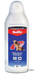 Ein Flohshampoo
                        gegen Fl�he und Floheier im Haar, z.B. von
                        Bolfo