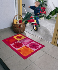 Fussmatte gegen Floheier, z.B. mit Blumen