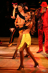 En
                          el "Am�rica" Central y en el
                          "Am�rica" del Sur bailan como locos
                          (aqu� baile afrocolombiano [6]) pero no saben
                          nada sobre muchas cosas de la vida [3]