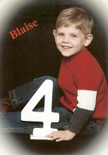 El niño Michael Blaise Landry (4 años) de
Morganza (Louisiana) fue matado por 3 perros
bóxer del vecino tonto El niño Michael
Blaise Landry (4 años) de Morganza (Louisiana)
fue matado por 3 perros bóxer del vecino tonto