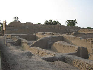 Ruine der heiligen St�tte zum Weissen Kreuz (huaca
                cruz blanca) (01)