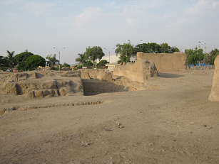 Ruine der
heiligen Stätte zum Weissen Kreuz (huaca cruz
blanca) (02) Ruine der heiligen Stätte zum Weissen Kreuz
(huaca cruz blanca) (02)