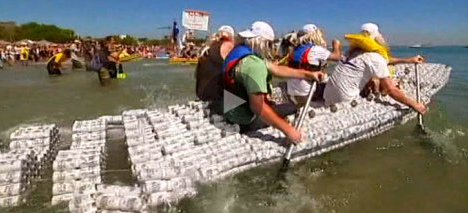 Meldung vom
              15.7.2011 auf 20 minuten online: Bierdosenboot in
              Australien