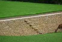 Trockenmauer mit eingebauter Treppe 04