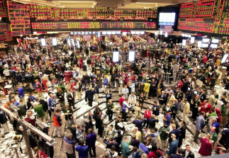 Die
                        Warenb�rse von Chicago (Chicago Board of Trade,
                        kurz CBOT), der Handelssaal
                        ("Parkett")