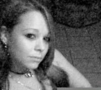 16 Jahre alte Jugendliche,
                        nachdenklicher Gesichtsausdruck