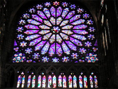 Chartres, Rosette in
Rot-Blau und mit Violett Chartres, Rosette in Rot-Blau
und mit Violett