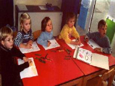 Kinder malen im
Liedergarten Kinder malen im
Liedergarten