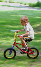 F�r viele Eltern bedeutet es eine grosse
                    �berwindung, wenn ihr Kind Velo f�hrt. Viele
                    muslimische Familien verbieten das Velofahren bis
                    heute!