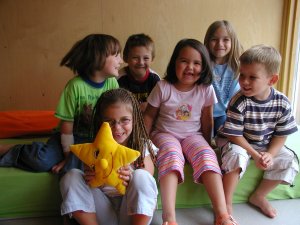 Kinder sollen gem�ss Dreikurs / Soltz
                    destruktiv strategisch denken k�nnen und Dummheit
                    als Mittel benutzen, "Forderungen aus dem Weg
                    zu gehen".