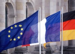 Fahnen im Wind, z.B. vor dem Bundestag in
                    Berlin