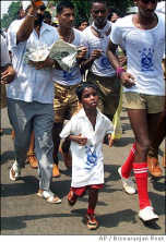 Bub 4 Jahre alt, z.B. Budhia Singh 2006