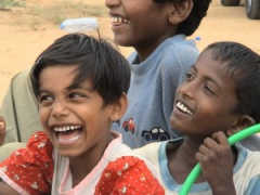 Lachende Kinder, z.B. in Sri Lanka