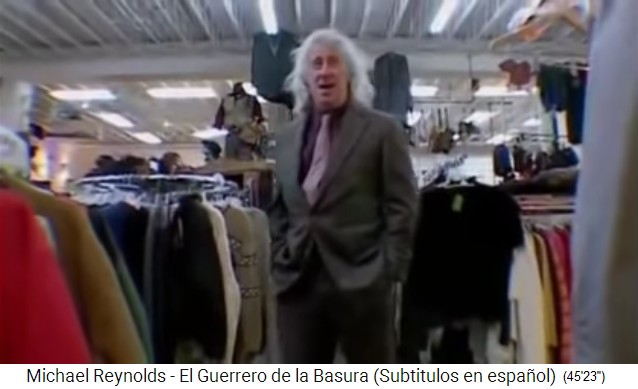 Michael Reynolds mit Anzug und Krawatte der
Kolonialisten aus Europa 02 Michael Reynolds
mit Anzug und Krawatte der Kolonialisten aus
Europa 02