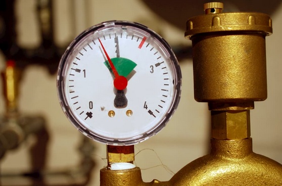 Manometer mit 2 bar Druck Manometer mit 2 bar Druck