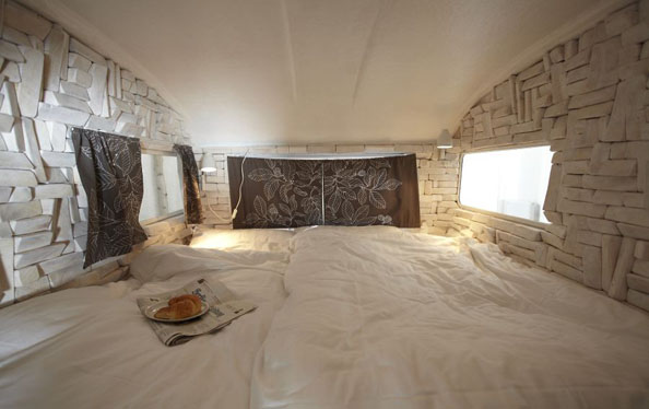 Der
                Wohnwagen "Kleine Schwester", Innenansicht