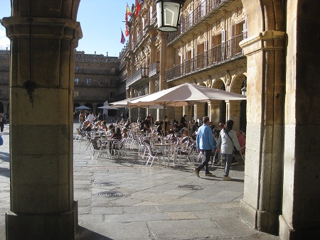 Salamanca Plaza
                        Mayor in gelben Platten mit schwarzen B�ndern
                        01