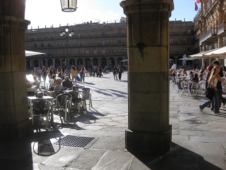 Salamanca Plaza
                        Mayor in gelben Platten mit schwarzen B�ndern
                        02