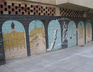 Fussg�ngerzone in hellen Platten