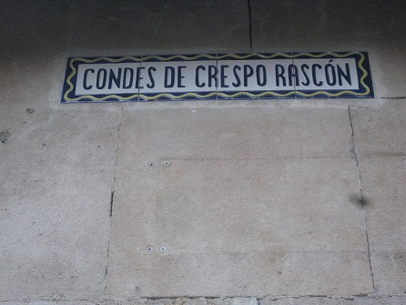 Strassenschild in
                        Kacheln "Condes de Crespo Rasc�n"