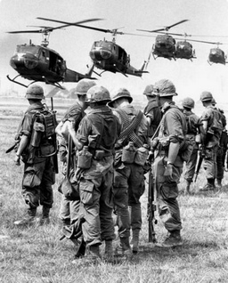 Killersoldaten der "USA" mit Helikoptern
in Vietnam 1965-1975 Killersoldaten der
"USA" mit Helikoptern in Vietnam 1965-1975
