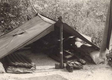 Zelt eines "US"-Infanteristen Zelt
eines "US"-Infanteristen