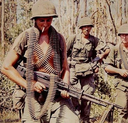 "US"-Soldaten waren einfach Schlägertypen
mit Maschinengewehr, fertig "US"-Soldaten
waren einfach Schlägertypen mit Maschinengewehr, fertig