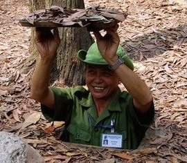 Tunneleingang im Vietnamkrieg Tunneleingang
im Vietnamkrieg