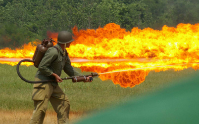 Die kriminelle NATO-Armee mit Flammenwerfern für
die Verbrannte-Erde-Politik, wie die Nazis im Zweiten
Weltkrieg, einfach nur noch schlimmer Die kriminelle
NATO-Armee mit Flammenwerfern für die
Verbrannte-Erde-Politik, wie die Nazis im Zweiten
Weltkrieg, einfach nur noch schlimmer