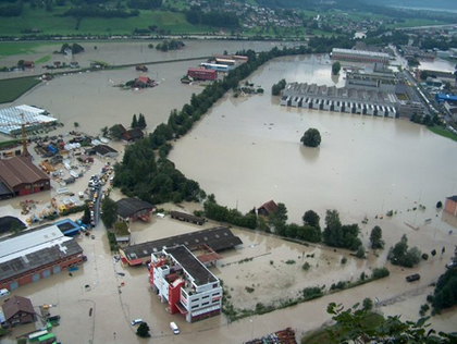 Hochwasser
                        Schweiz 2005 Schattdorf: �berschwemmt durch
                        Hochwasser; flood inondation