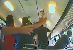 September 2007: FCB-Neonazis singen
                      Naziparolen im Zug 01
