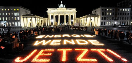 Demonstration "Energiewende
                            jetzt" vor dem Brandenburger Tor,
                            3.4.2011 ca.