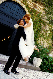 Wenn
                          eine Frau die Hochzeit in St�ckelschuhen
                          abwickeln will und nicht an die Schmerzen
                          gew�hnt ist, so wird sie die Hochzeit als
                          schmerzhaftes Ereignis in Erinnerung
                          behalten...