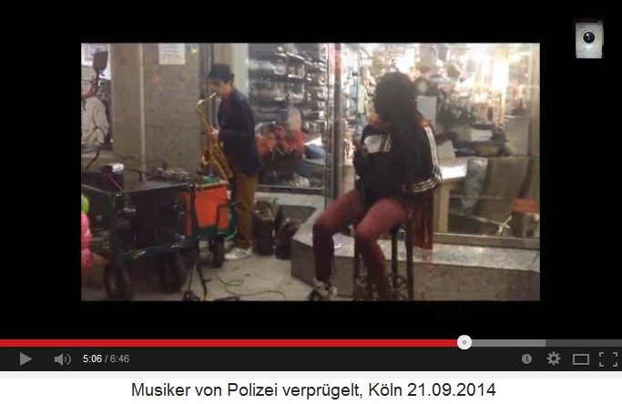 Musikergruppe am sp�ten Abend in
                              K�ln 03, mit Saxophon am sp�ten Abend