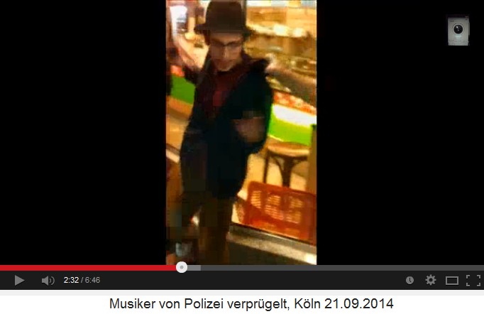 Ein Scharia-Polizist hat ein Opfer
                              an der Jacke