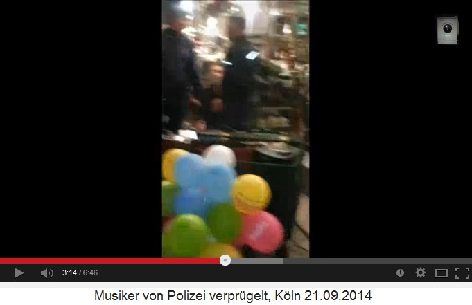 Die Luftballons am Musikerstand
                              kaschieren die grossen Lautsprecher