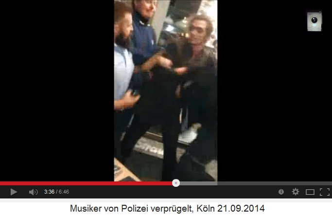 Dem Musiker werden Handschellen
                              angelegt 02