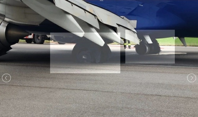 Flug Barcelona-Bergamo mit Verdacht
kriminelle Antifa am 1.10.2024: Die Reifen von
Ryanair-Flugzeug scheinen manipuliert - 4
Hinterreifen auf einmal kaputt kann KEIN Zufall
sein Flug Barcelona-Bergamo mit Verdacht
kriminelle Antifa am 1.10.2024: Die Reifen von
Ryanair-Flugzeug scheinen manipuliert - 4
Hinterreifen auf einmal kaputt kann KEIN Zufall
sein