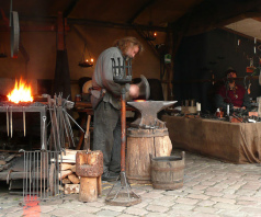 Un herrero no
                          sab�a m�s donde fue su perro...