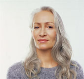 ... y una otra mujer
no fue tan joven más. ... y una otra mujer
no fue tan joven más.