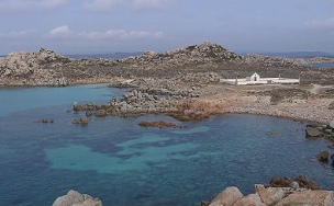 ... y encontraron nueva tierra,
pero perdieron todos sus bienes y maletas. ... y encontraron
nueva tierra, pero perdieron todos sus bienes y
maletas.