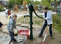 Water 04, a water pump in an old
                                style on the playground of Luebeck Path
                                (L�becker Weg) in Krefeld-Uerdingen,
                                Germany