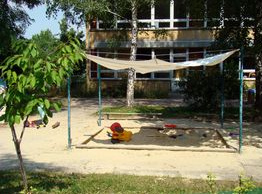 Sand box 04
                                with a big shadow cover, on the
                                territory of the "House of Little
                                Men" ("Haus der kleinen
                                Leute") in Erfurt, Germany