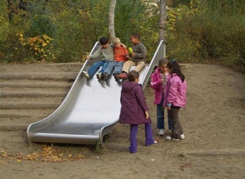 Broad slide, for
                            example in a school in Berlin