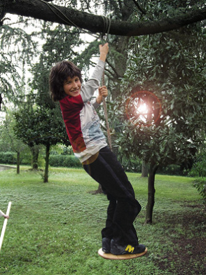 Plate swing 03 with a
                            child upright on it, about 9 years old