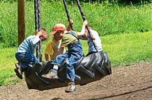 Bird's nest swing 04
                            with a lorry tire, Zugerberg ("Zug
                            Mountain"), Switzerland