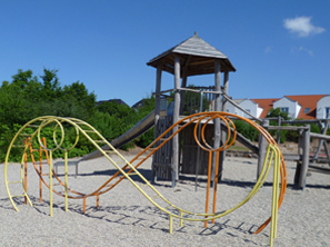 Climbing 04b: metal rack in a symbol
                              of infinity in Espenau, region of Kassel,
                              Germany