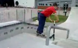 Skatepark 12:
                              scooting with a turn of 180 degrees,
                              Horfield District, Bristol, England