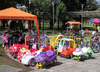 Coche para alquilar para ni�os de 2-5
                              a�os 03, parque Ejido en Quito, Ecuador