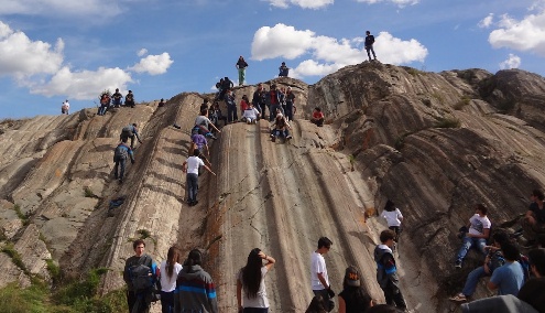 Tobog�n
                                      natural por al formaci�n rocosa 02
                                      en Sacsayhuam�n cerca de Cusco,
                                      Per�